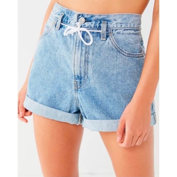 Levi’s Cinched Denim Rolled Shorts Vintage Style Light Wash - Picture 1 of 8